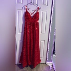 Red glittery prom dres